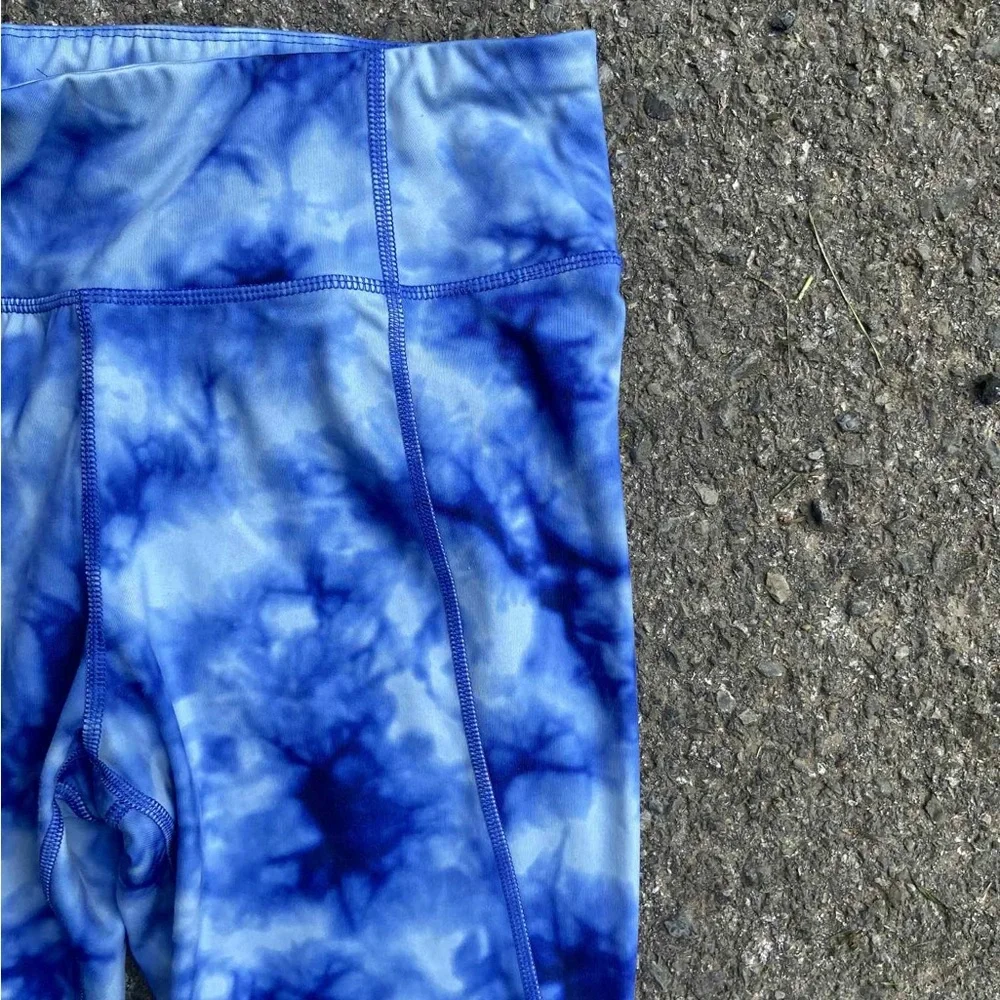 AVIA WOMENS MEDIUM BLUE TIE DYE ACTIVE PERFORMANCE LEGGINGS - Picture 4 of 5